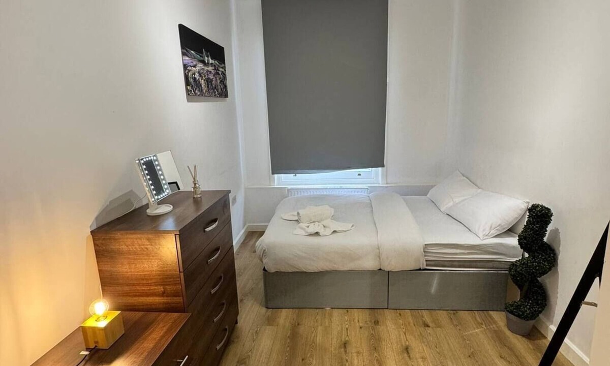 Somers Town Apartment | Lovely 2-bedroom apartment with AC in vibrant LondonHW1A