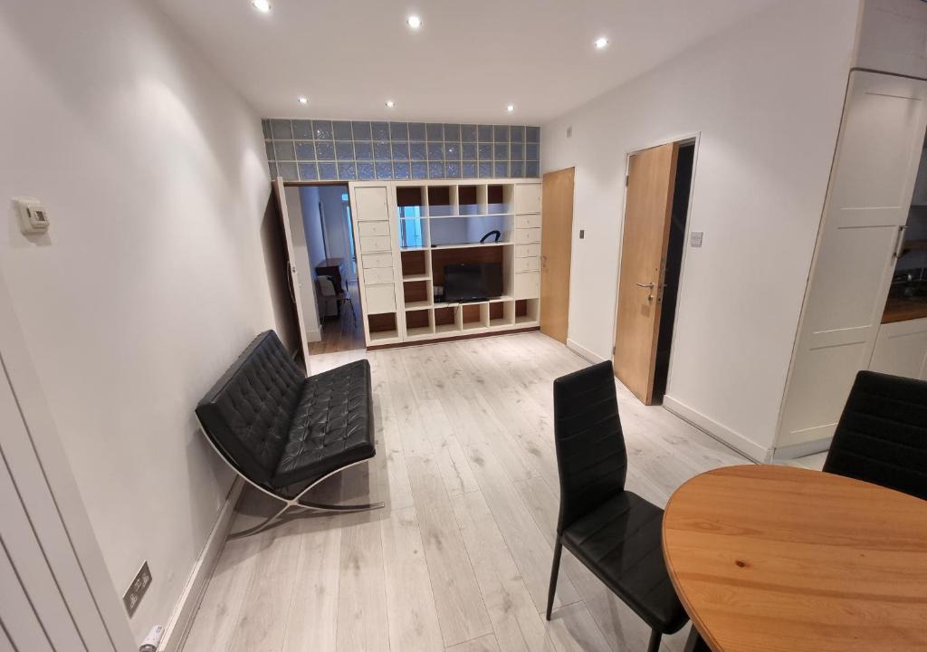 Town Apartment | Lovely 2 bedroom garden flat arranged on two floor