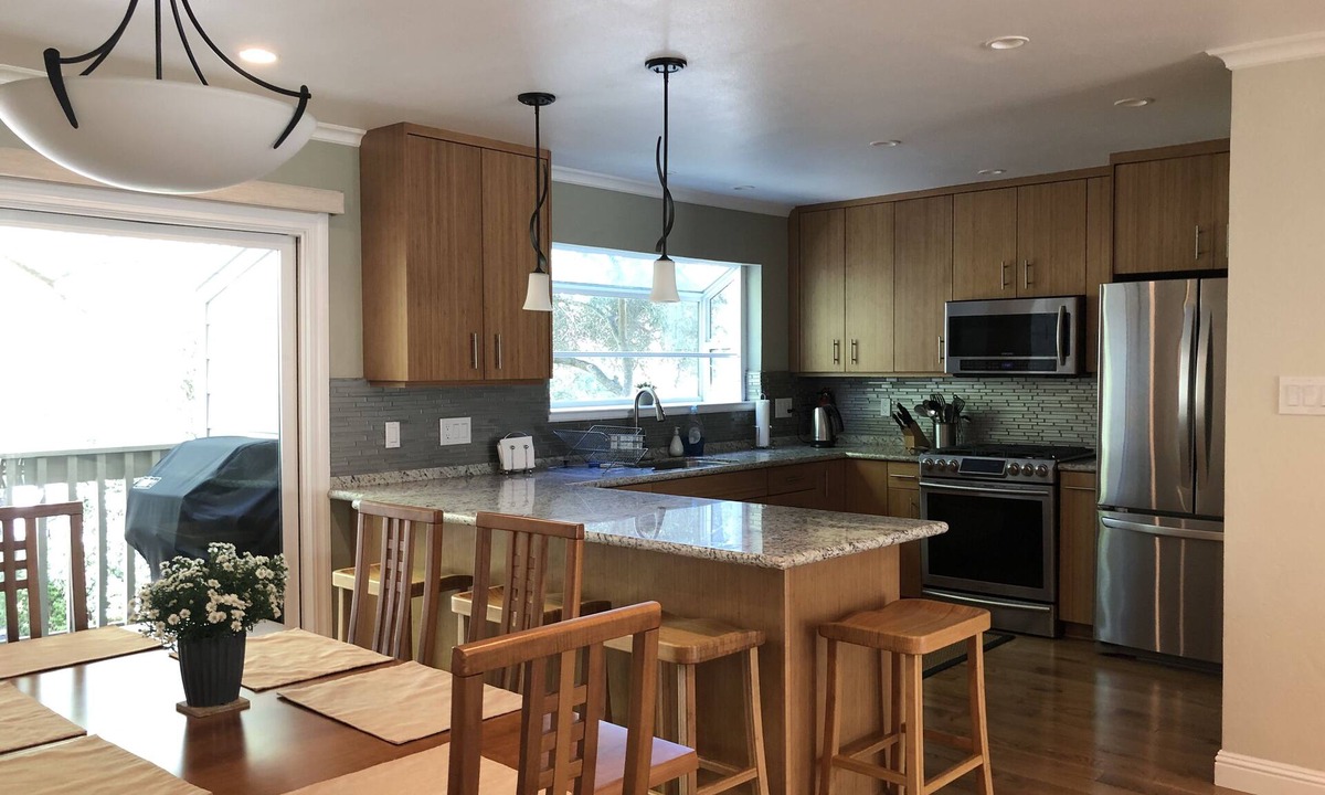 Moraga House | Lovely 3-Bedroom Townhouse with Pool
