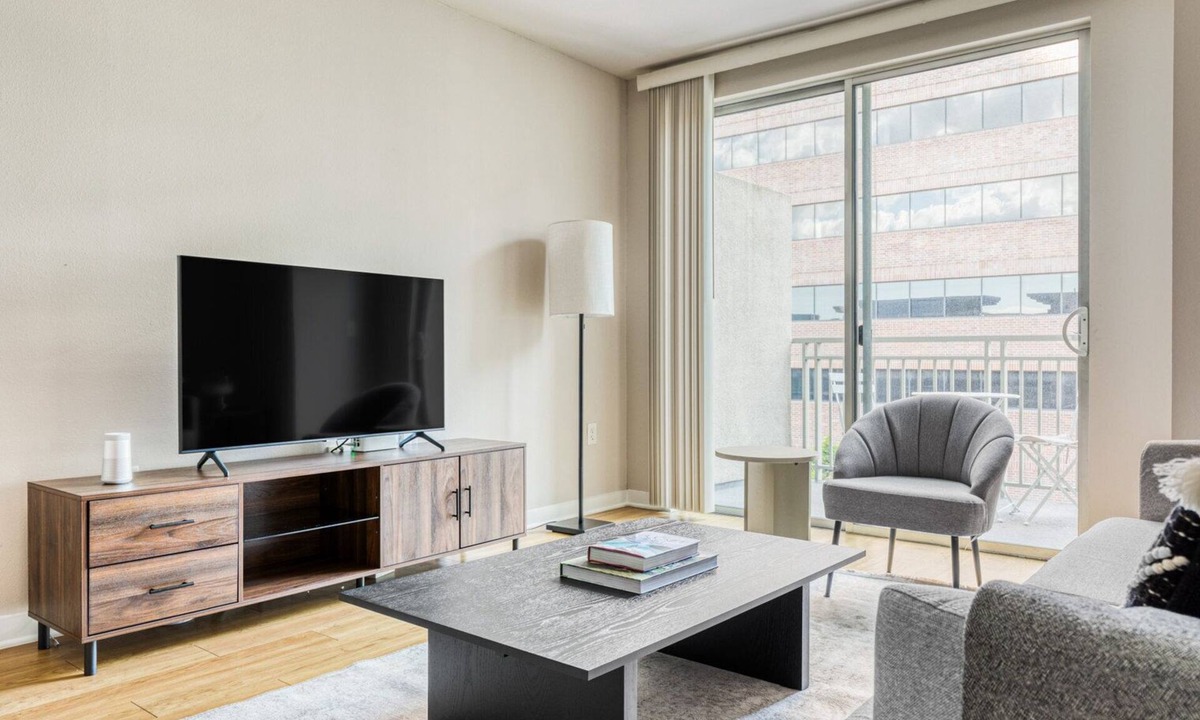 City West Apartment | Lovely Downtown 1BR w/Pool, W/D & Gym, near 7th St Metro, by Blueground