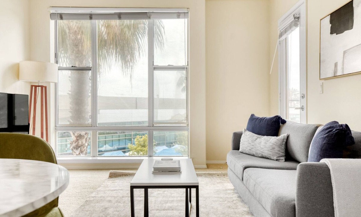 Del Aire Apartment | Lovely El Segundo 1BR w/ Den, Pool & Lounge, near LAX, by Blueground