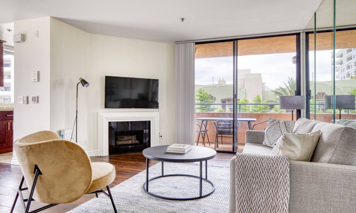 The Emerson Grand Ave Los Angeles | Hollywood Hills West