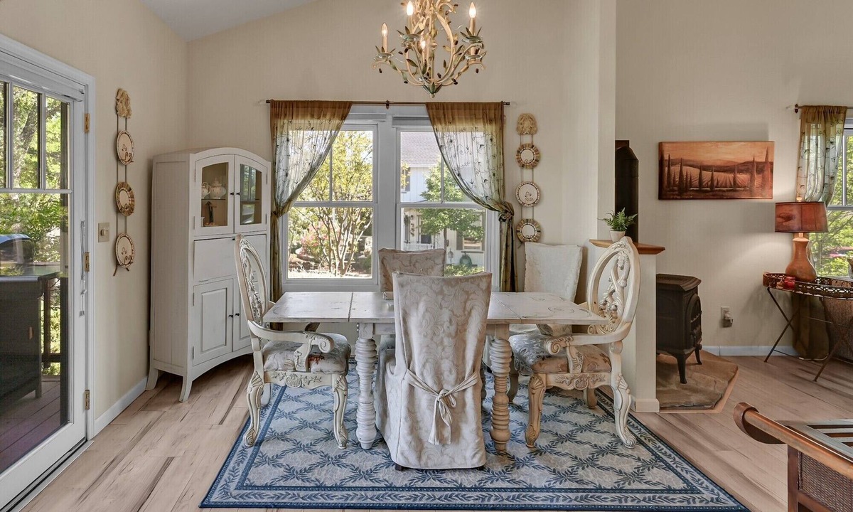 Angels Camp House | Lovely Home- near fine dining and pool area (Bret Harte Cottage)
