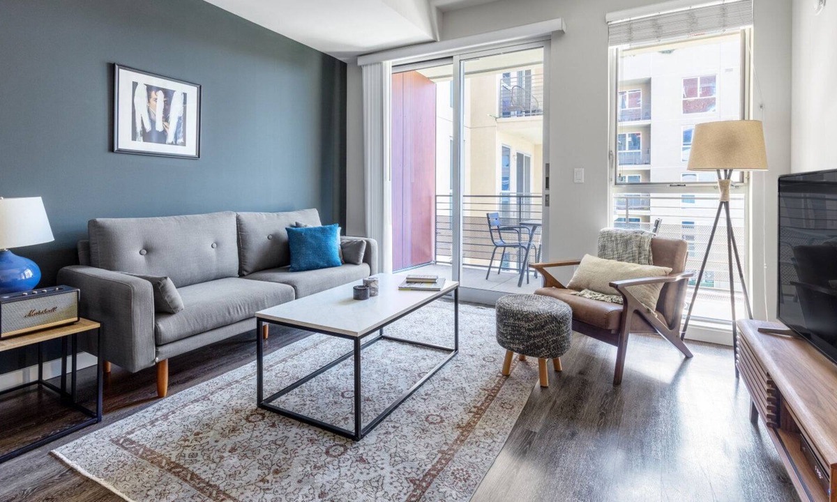 Wilshire Center Apartment | Lovely Koreatown 1BR w/ Gym, Pool, walk to Wilshire Blvd by Blueground