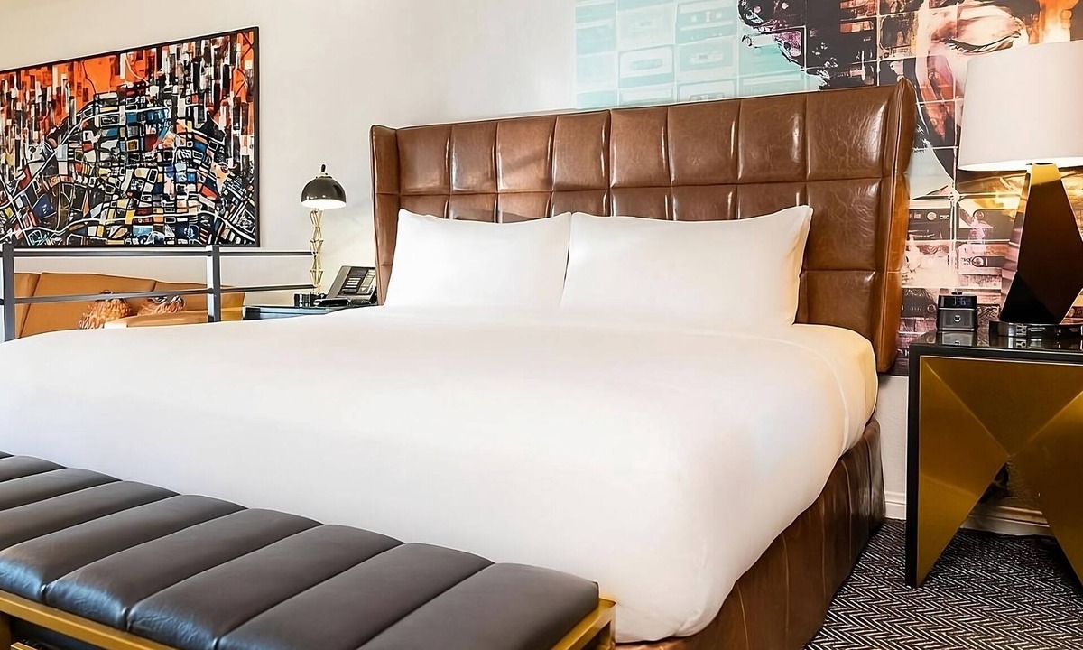 Norma Triangle Apartment | Lovely Unit, Pet-Friendly! Discover Pizza Dough Pizzeria & Bar!