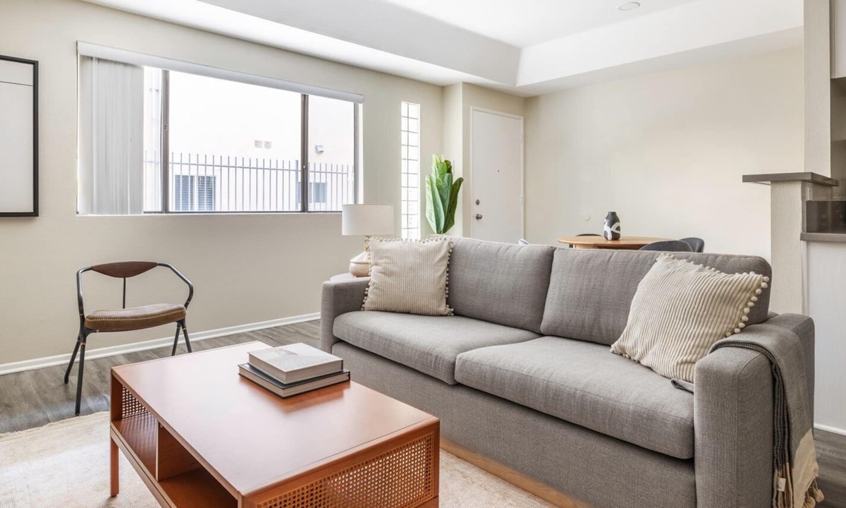 Hollywood Apartment | Lovely West Hollywood 2BR, close to bars, restaurants, TJ, by Blueground