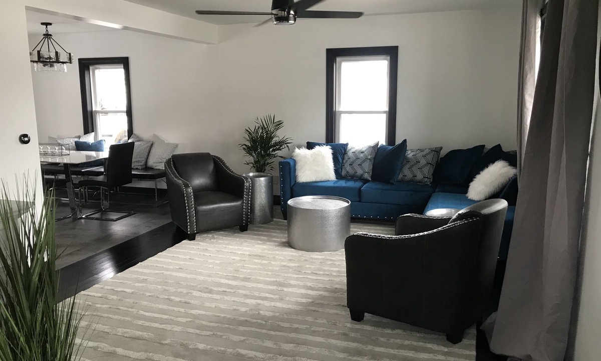Warren House | Lush Newley Renovated Home - Downtown Warren