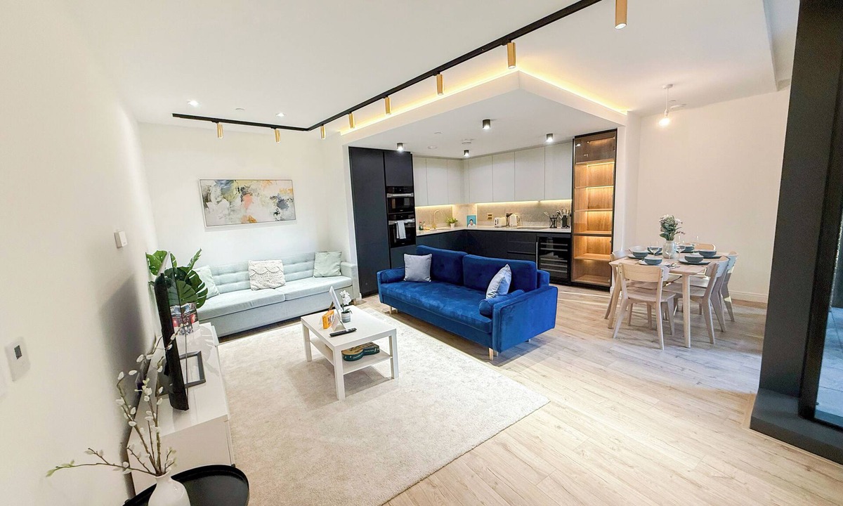 Bunhill Apartment | Lux 2-BR Flat w/Lift & Private Balcony – Farringdon, Clerkenwell, Barbican