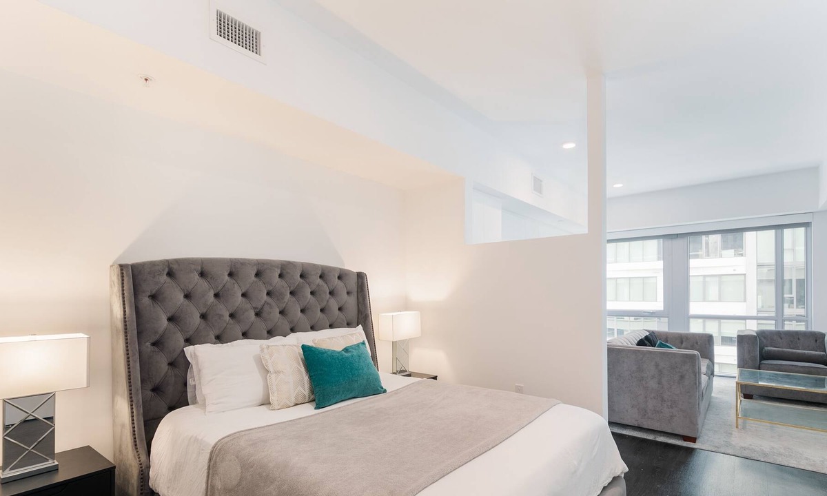 Historic Core Apartment | Luxe and Modern Studio, Centrally Located in DTLA, Self Check in, Two Story Gym