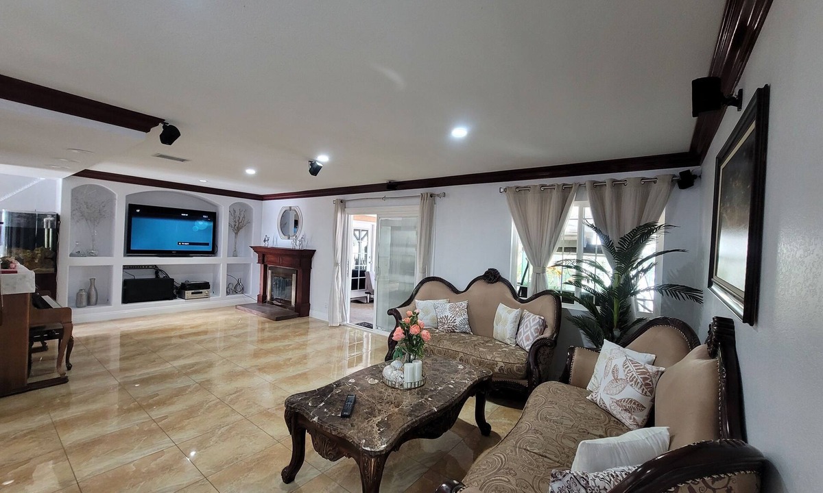 Fountain Valley House | Luxstay in Huntington Beach California.