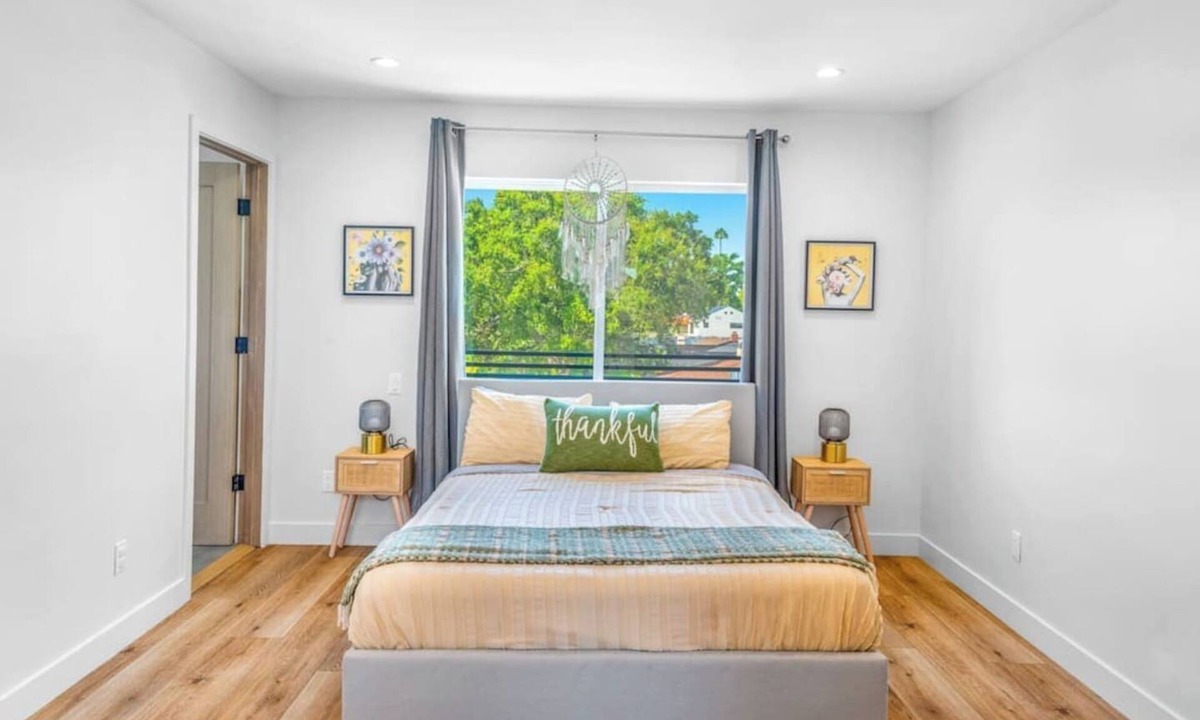 Sherman Oaks Condo | Luxurious Townhome W 3 Master Suites gated Parking