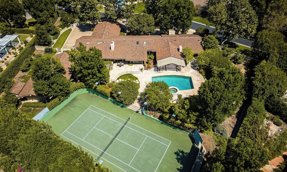 North Tustin House | Luxury 5-bedroom OC estate with US Open surface tennis court near Disneyland
