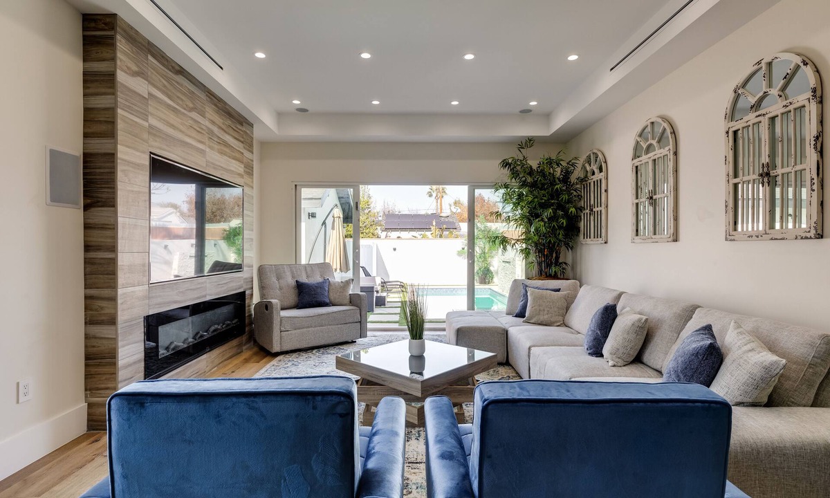 Valley Glen House | Luxury 5-bedrooms villa in pool in Los Angeles