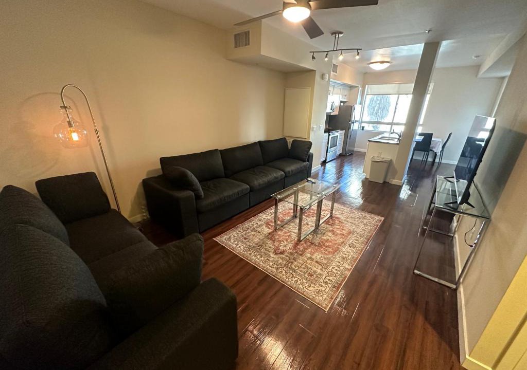 Mid-Wilshire Apartment | Luxury Apartment at Los Angeles