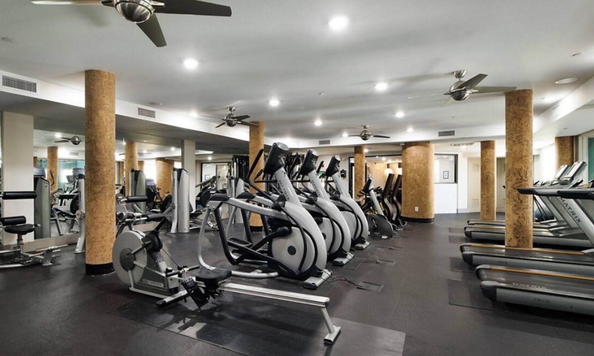 Warner Center Apartment | Luxury apartment getaway