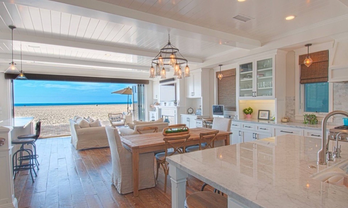 Santa Ana Heights House | Luxury Beach House on the Sand