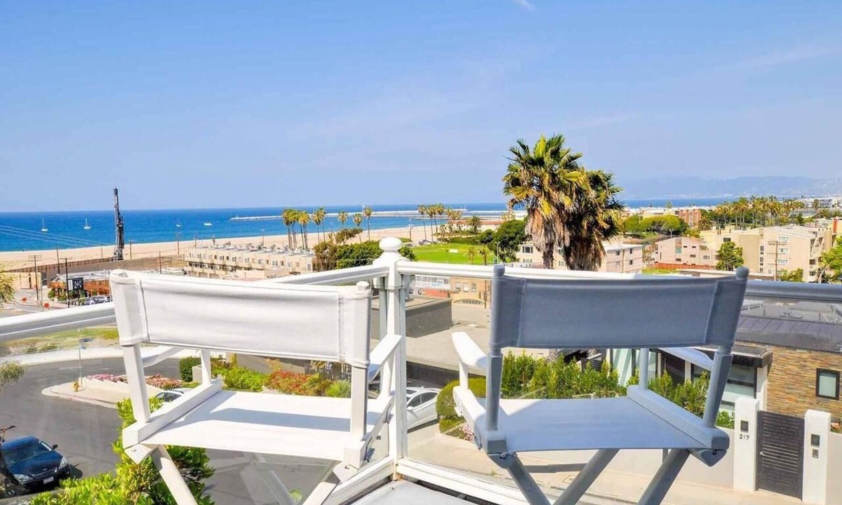 Playa Del Rey House | Luxury Cape Cod Retreat – Ocean Views, Walk to Beach, Expansive Deck & Spa!
