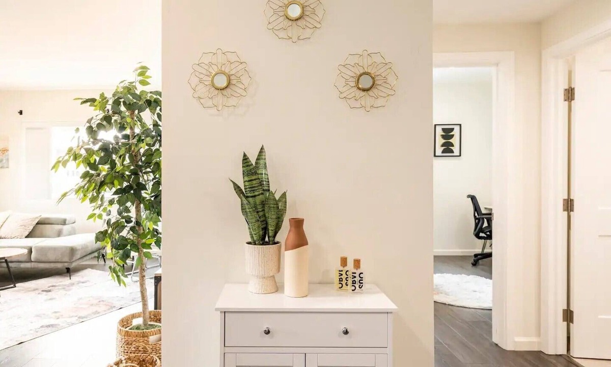 Wilshire Condo | Luxury Condo at Heart of K-Town