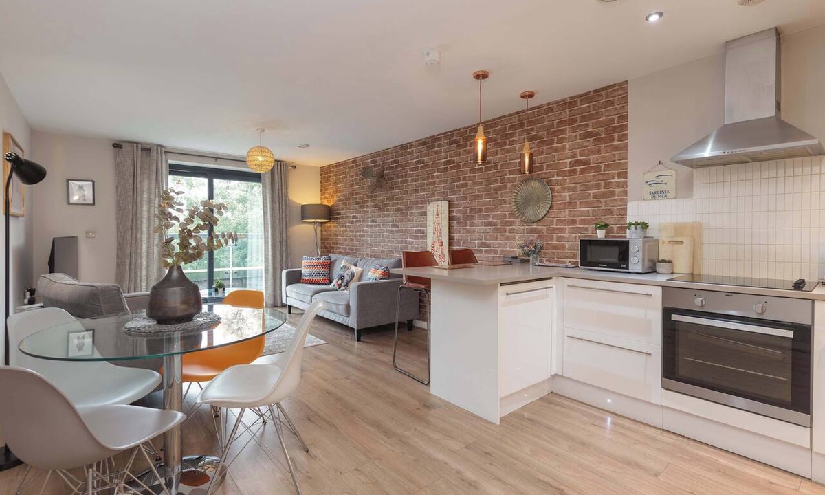 Lancaster Apartment | Luxury Lancaster Apartment with Parking