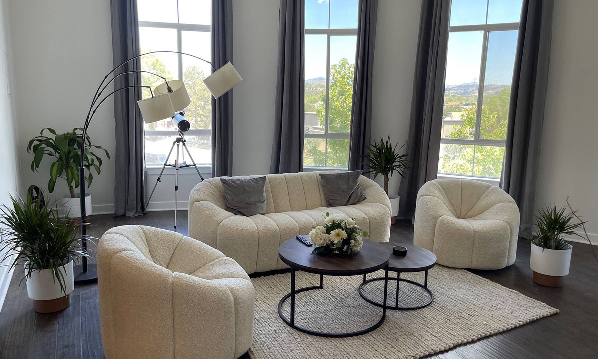 Valencia Condo | Luxury Modern Penthouse 5 min from Magic Mountain in resort style gated complex