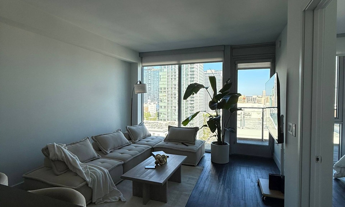 Financial District Apartment | Luxury Skyline in the heart of DTLA