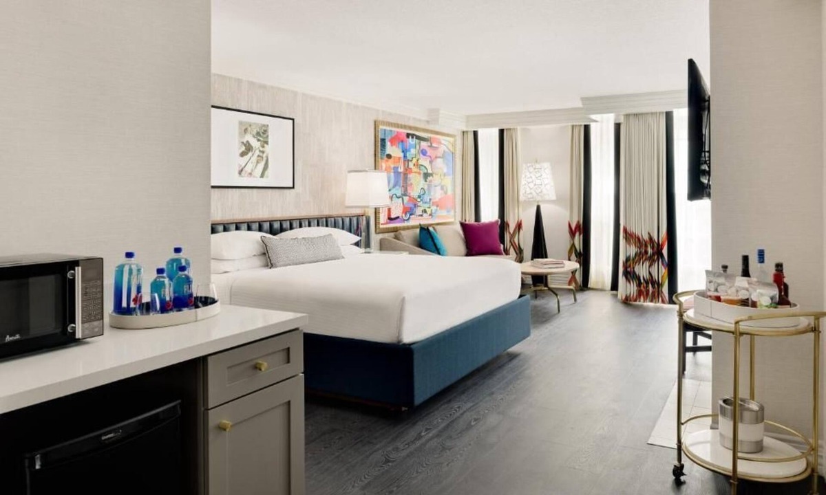 Tri-West Apartment | Luxury Suite with Rooftop Pool Access in West Hollywood