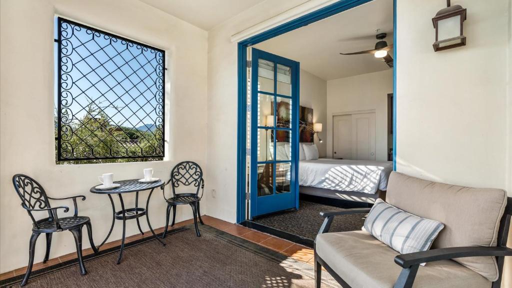 La Quinta Apartment | LV000 Freshly Furnished Upstairs LV Studio