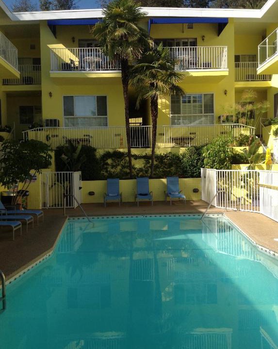 Hollywood Hills Hotel | Magic Castle Hotel