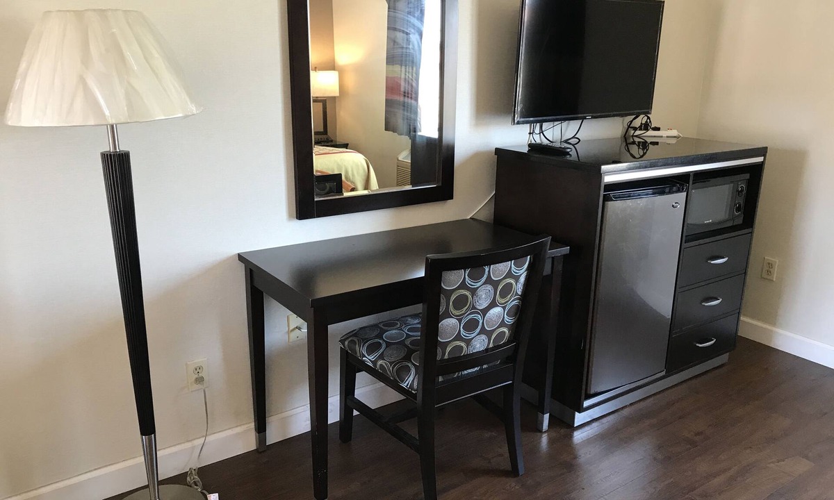 Tree Section Hotel | Manhattan Inn & Suites - LAX