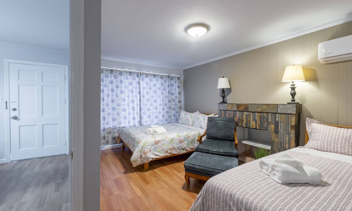 Redwood City House | @ Marbella Lane - 5BR House | DTWN RWC | Parking