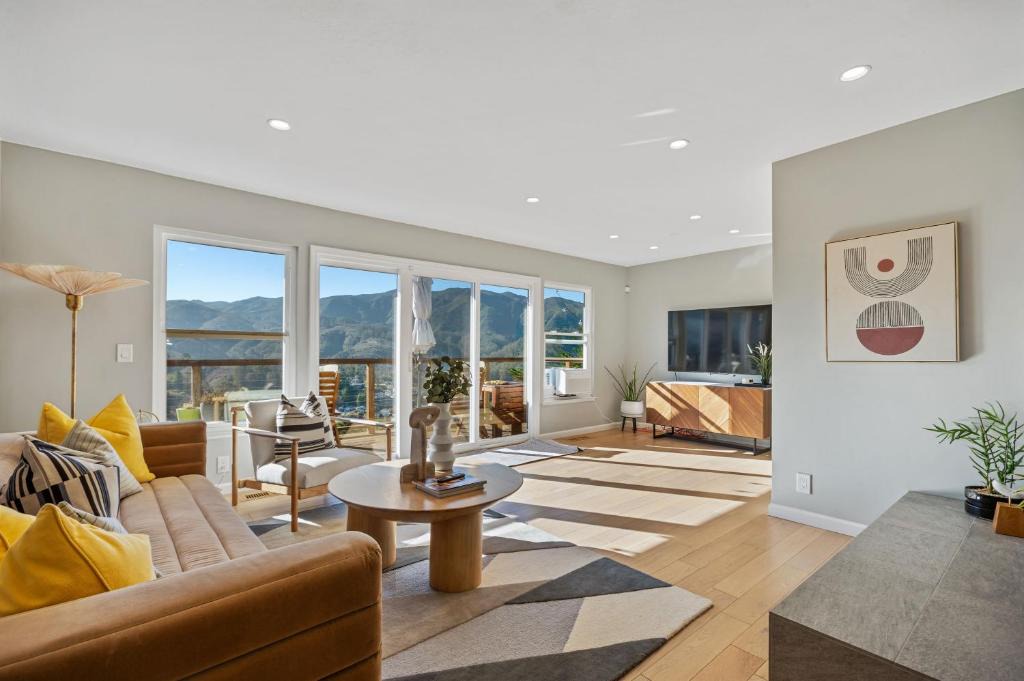Park Pacifica House | @ Marbella Lane - Chic Abode w/Mountain Skyline