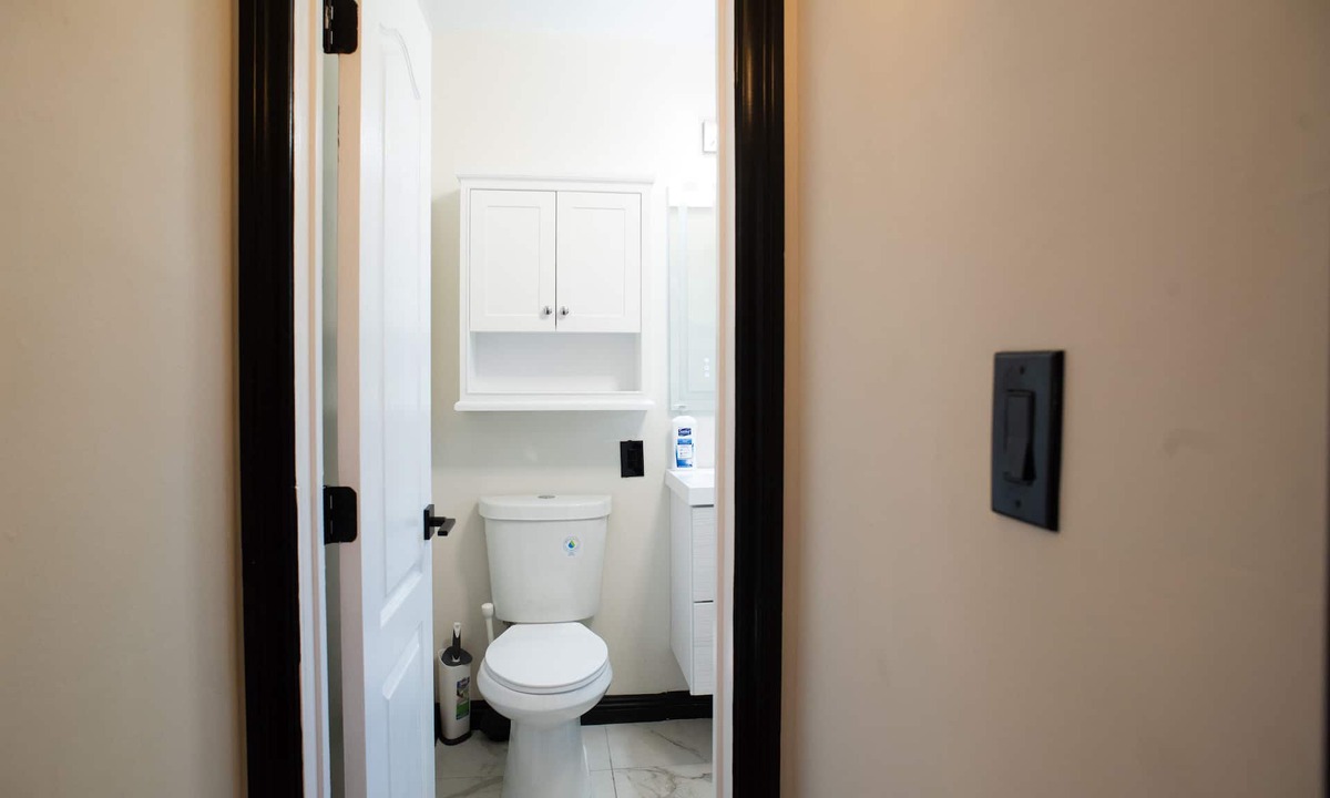 Mid-Wilshire Apartment | Marilyn Monroe suite