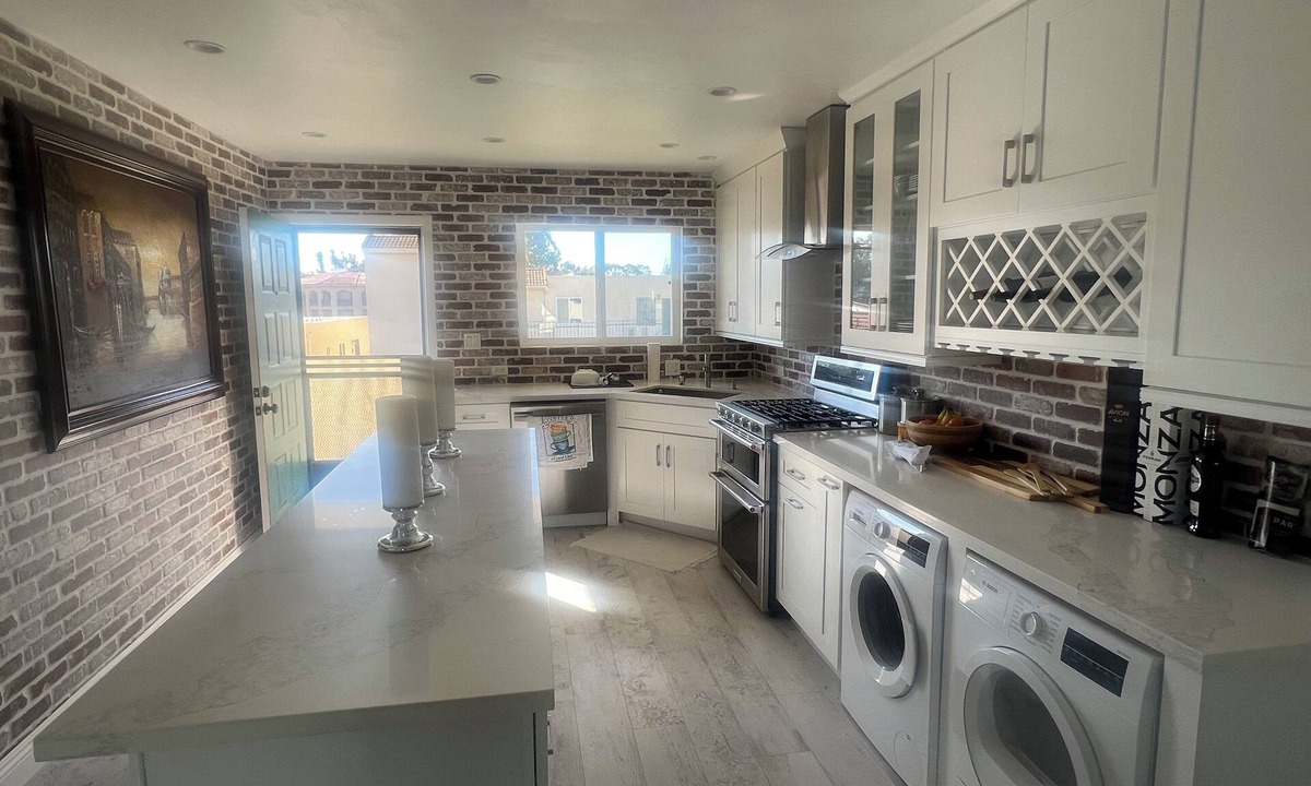 Central Malibu Condo | Marvelous just remodeled 2 bed/2 bath apartment fully furnished in Malibu!