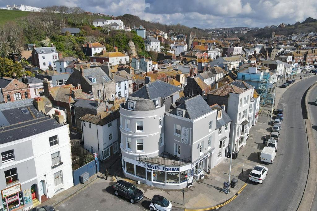 Old Town Hastings House | Master accommodation suite 7 sea view
