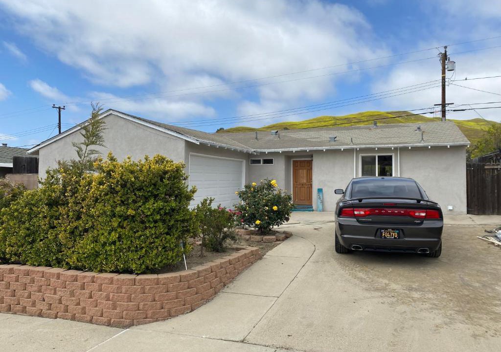 Ventura House | Master Bedroom w/ Private Bathroom (Must like dogs)