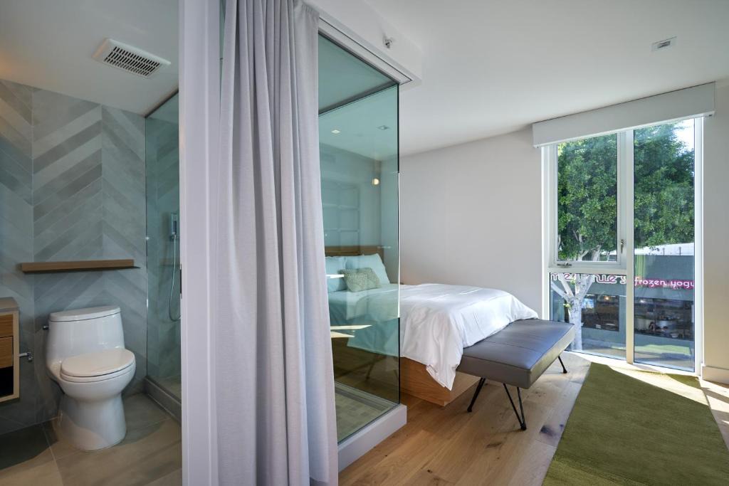 Blanco - Culver Crest Hotel | Mayumi