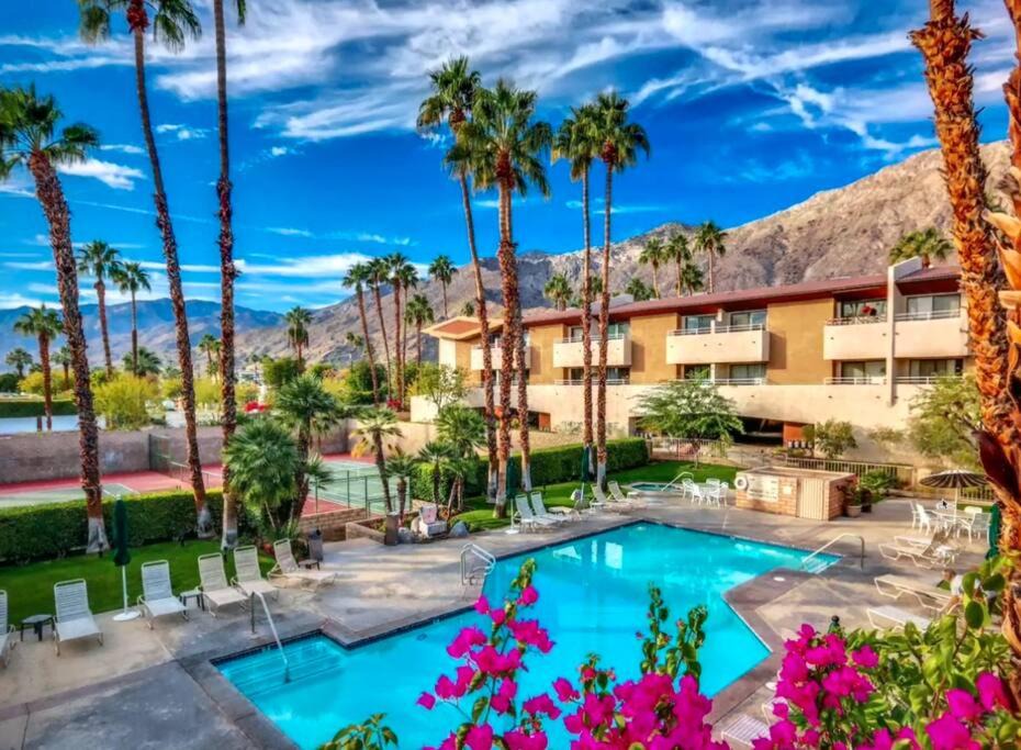 Downtown Palm Springs Apartment | MCM Condo Downtown Palm Springs