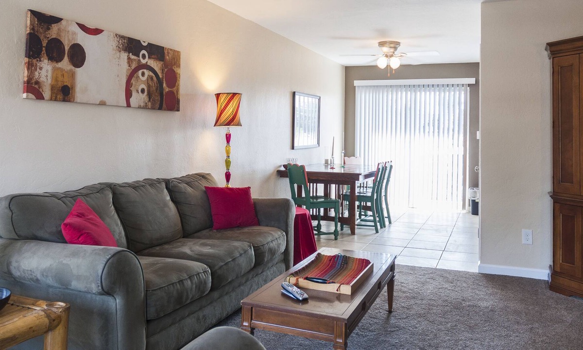 Visalia Apartment | Medical Travelers- Live blocks from the Medical Center!