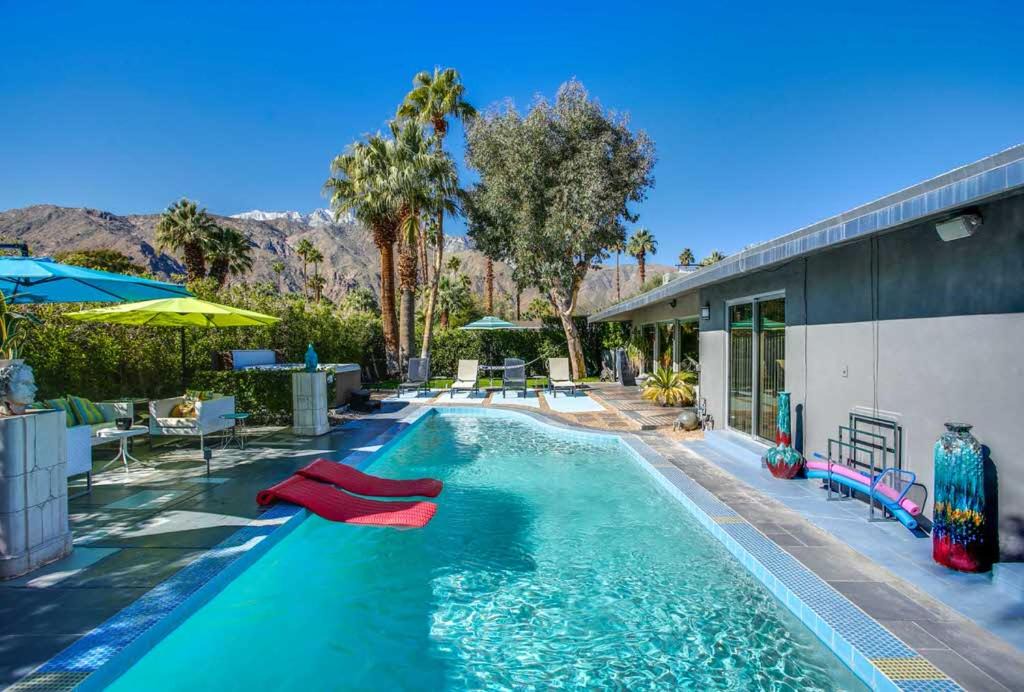 El Mirador House | Meet Me in Palm Springs! Permit# 4146