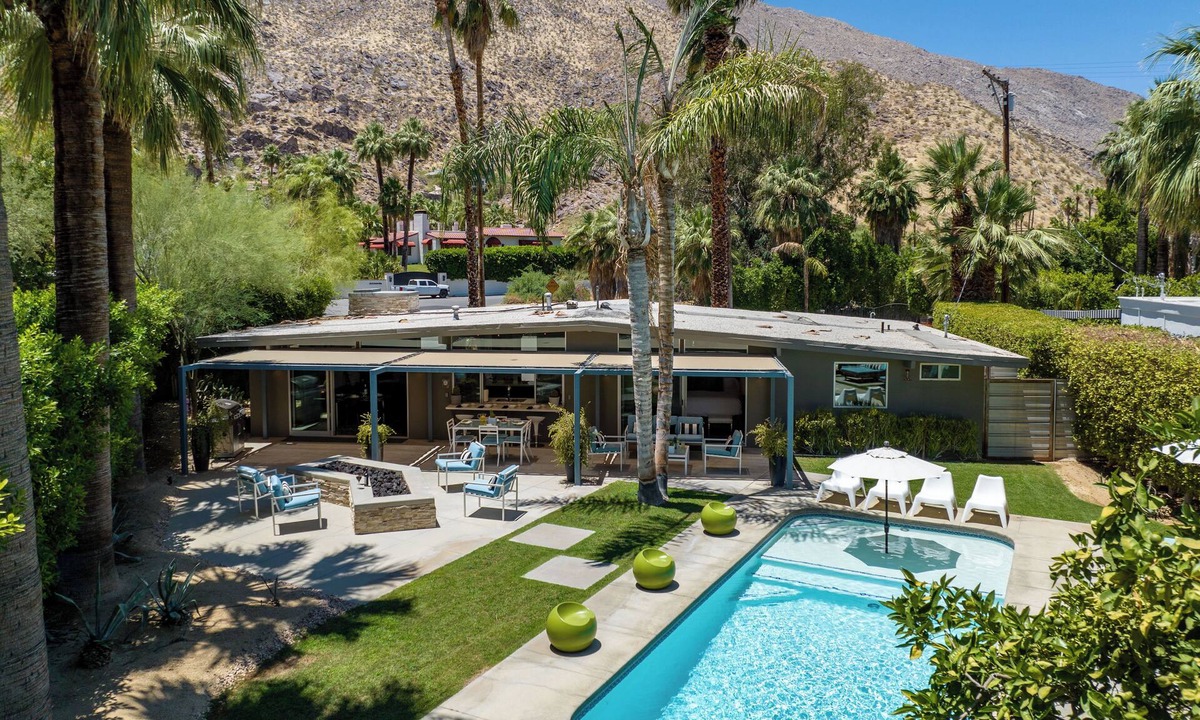 The Mesa House | Mesa Mid-Century – Chic Poolside Escape