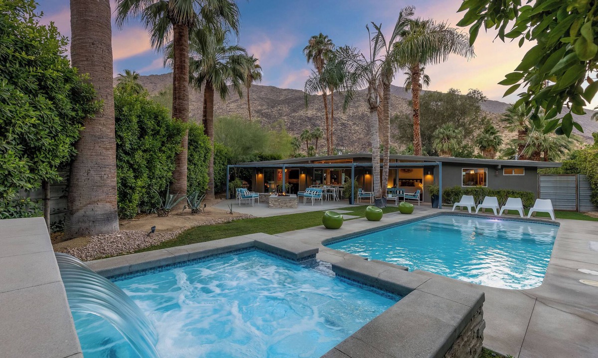 The Mesa House | Mesa Mid-Century - Walk to South Palm Springs!