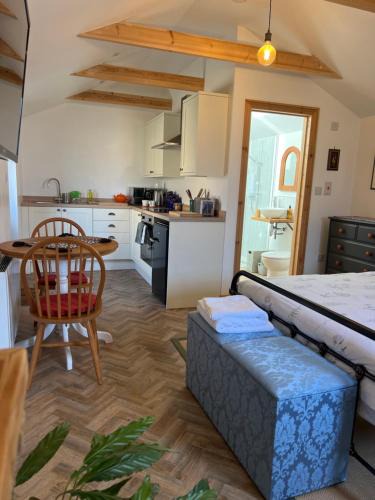 Barrow Gurney Apartment | Mini Treacle Cottage