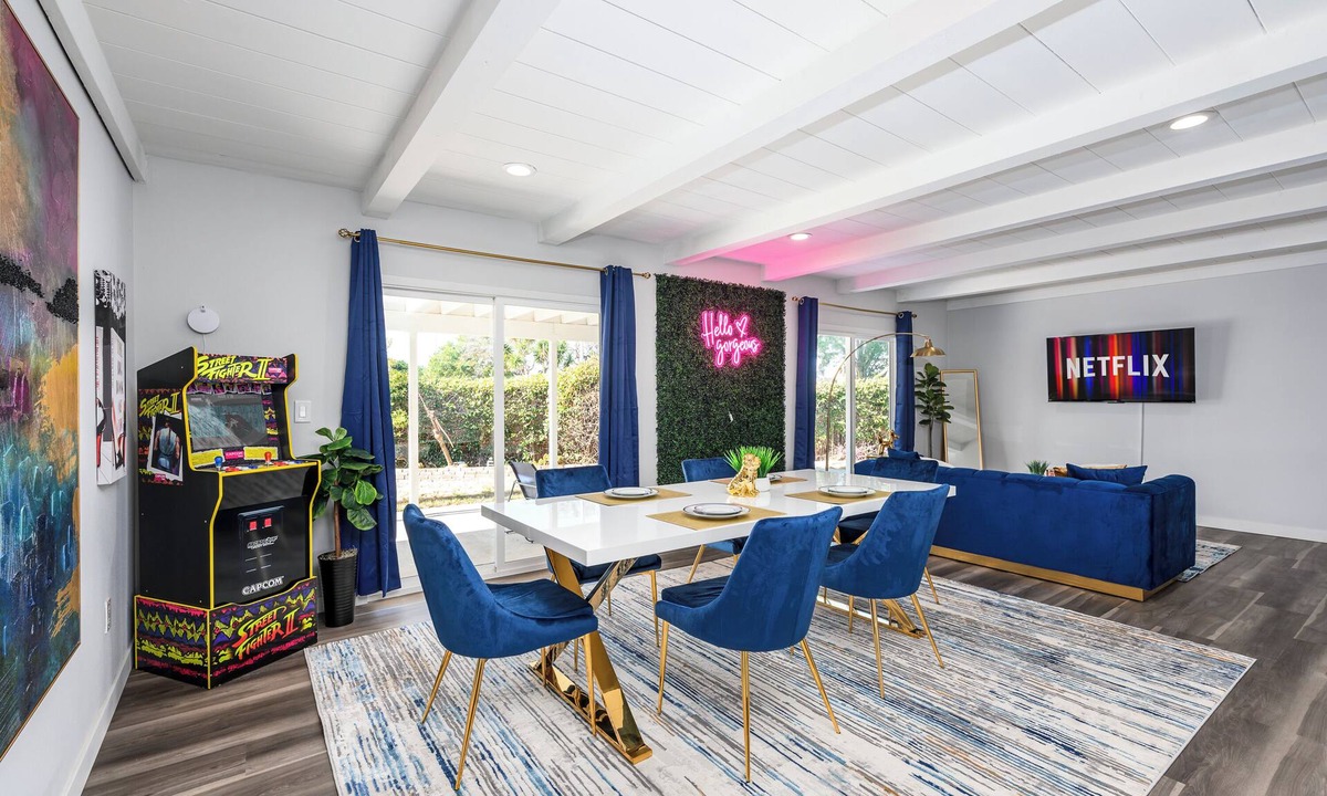 Riverview West House | Mins to Disney! Luxury 4BD Insta Wall & Game Room