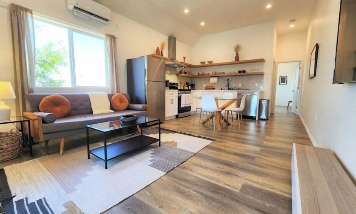 Los Angeles Apartment | Modern 1-bed guesthome close to DTLA with views
