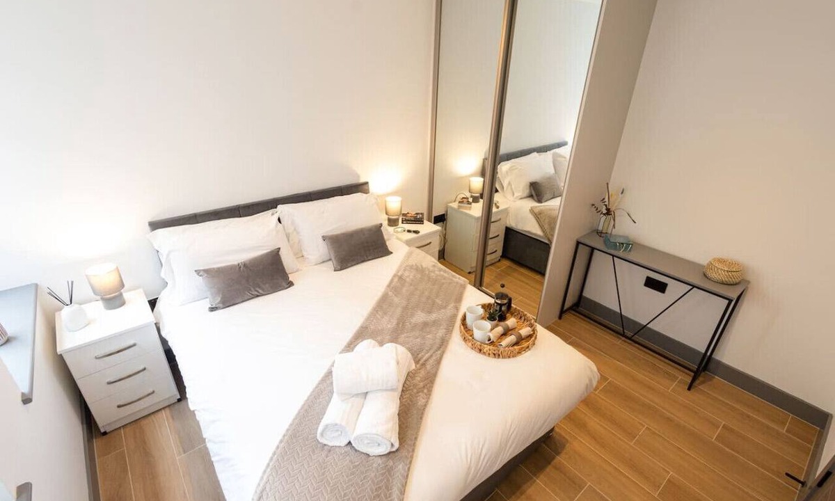 West Finchley Apartment | Modern 1-Bedroom in Finchley - Paid on-site parking