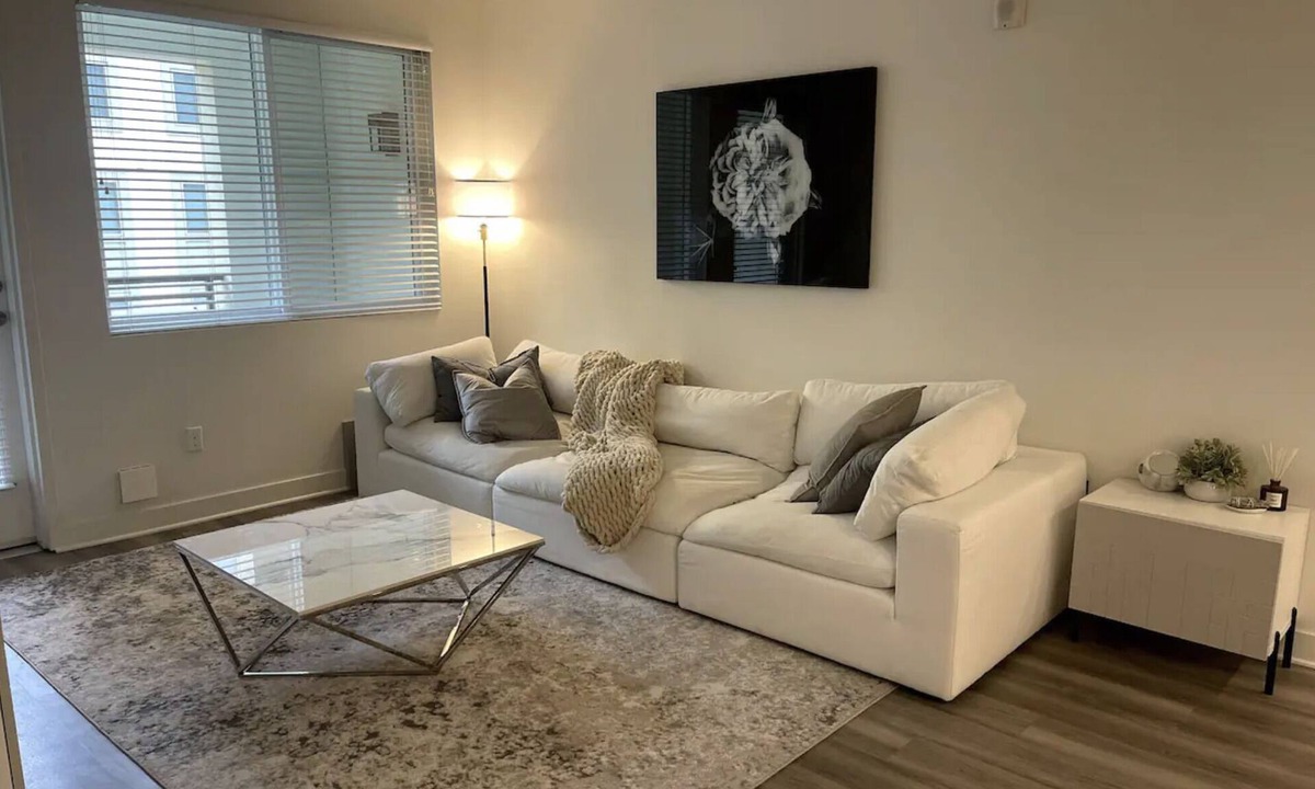 Cerritos Apartment | Modern 2 bed/2 bath near Disneyland