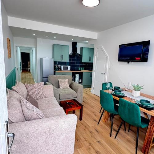 Smethwick Apartment | Modern 2 Bed Apt near Birmingham