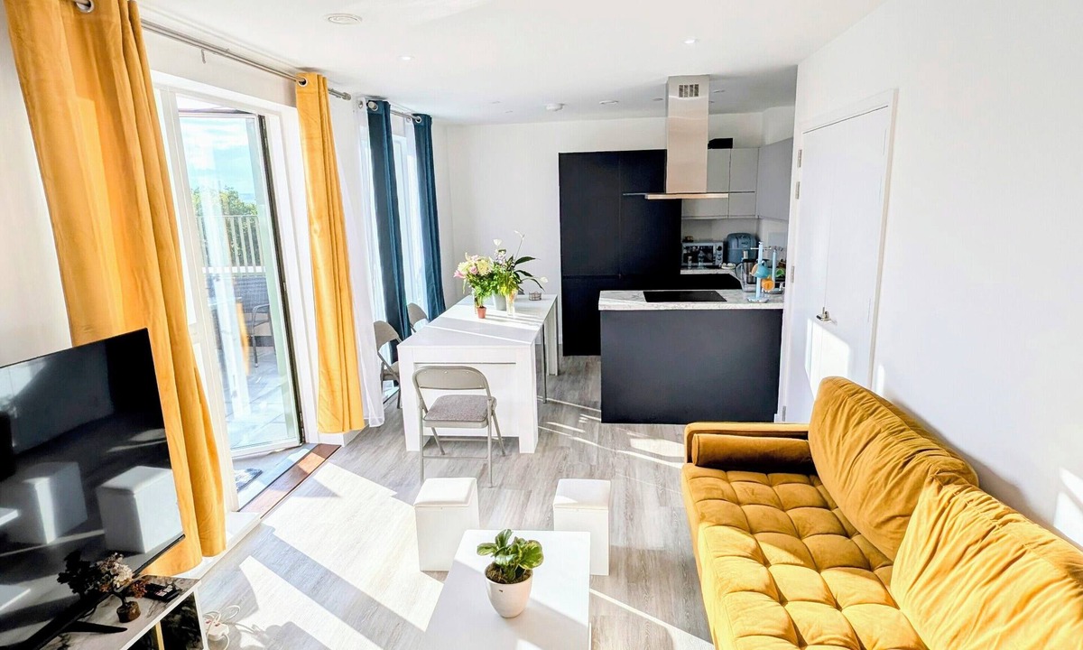 Ferndale Apartment | Modern 2 Bedroom penthouse appartment with stunning views in Stockwell/Brixton