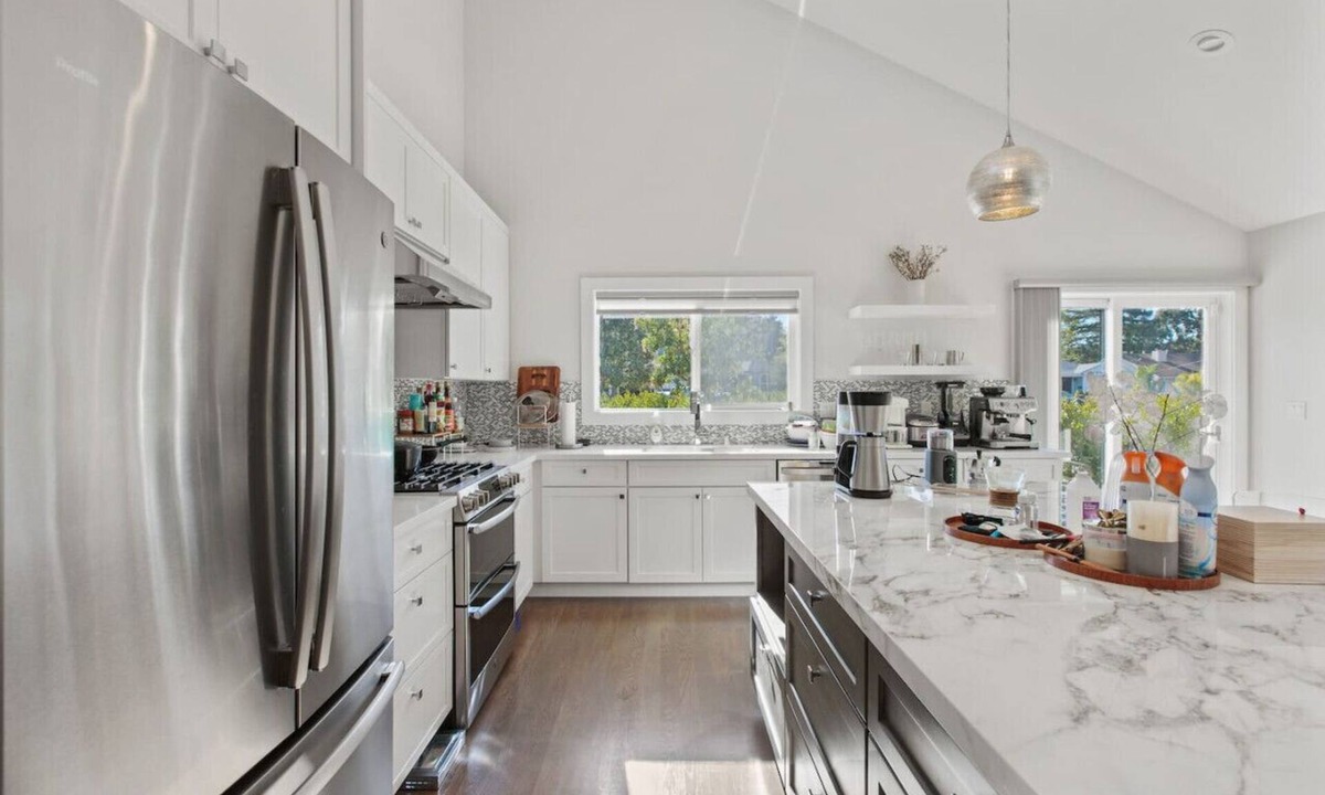North Fair Oaks House | Modern 3BD For Corporate & Family Stays EV Charger