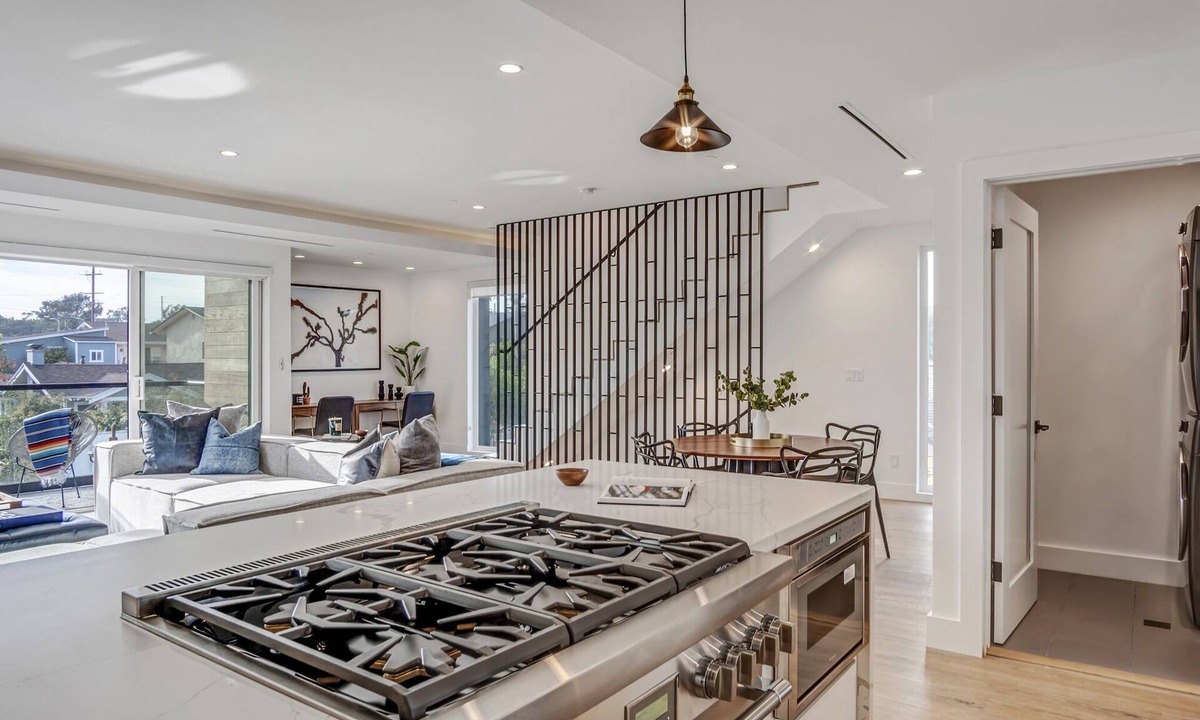 Palms House | Modern 4-bedroom home with charge station Centrally located near Culver City
